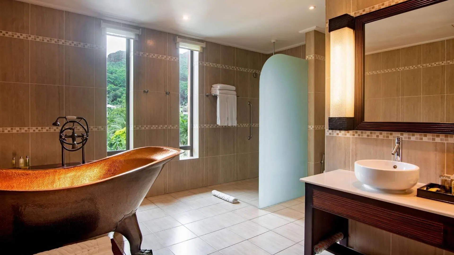****  Doubletree By Hilton Seychelles Allamanda Resort & Spa Takamaka Seychelles