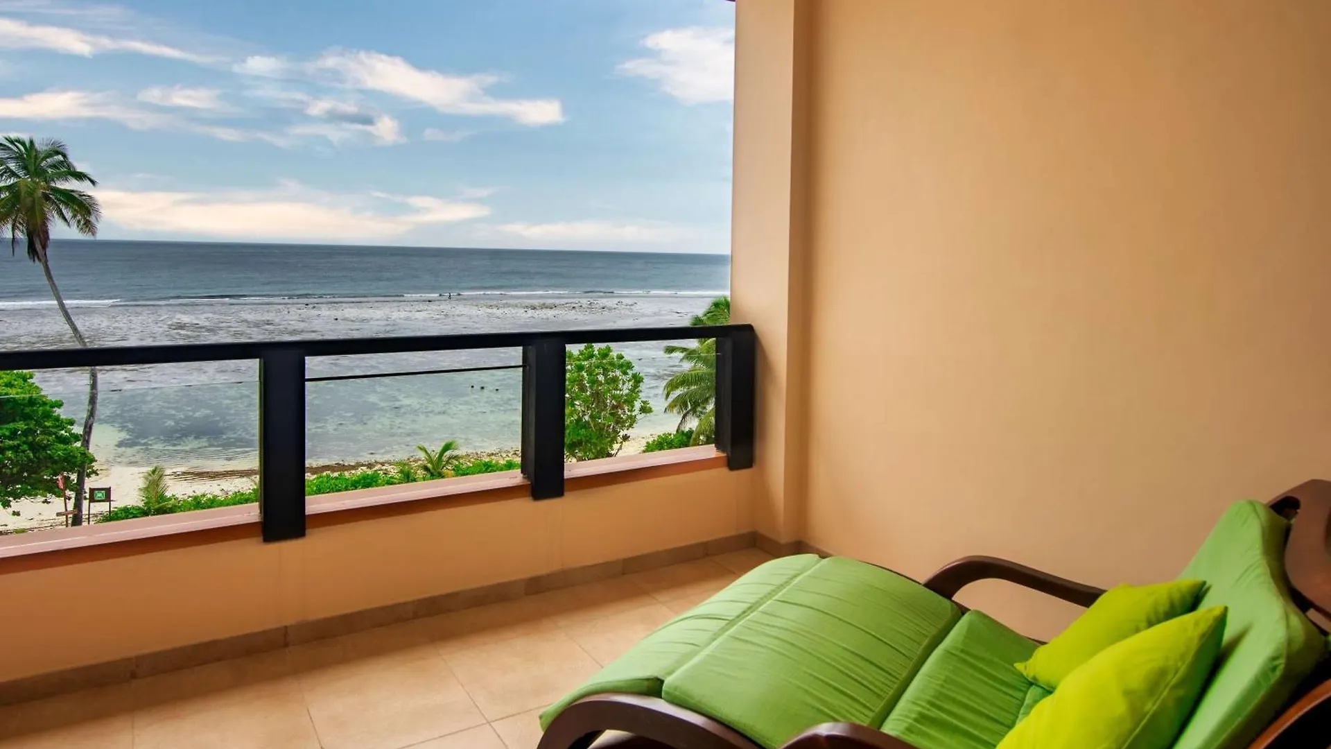 Doubletree By Hilton Seychelles Allamanda Resort & Spa Takamaka 4*,