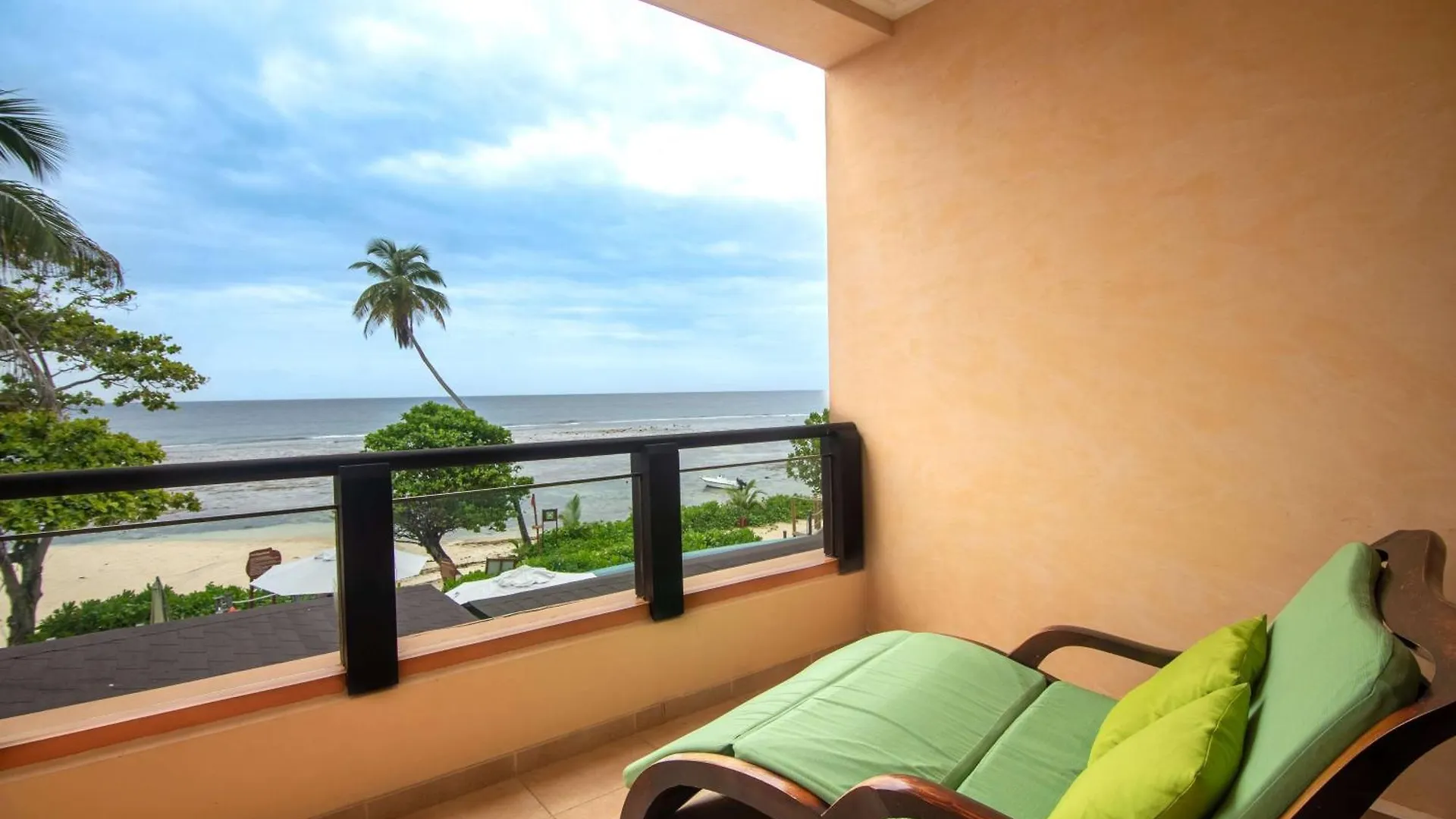 Doubletree By Hilton Seychelles Allamanda Resort & Spa Takamaka 4*,  Seychelles