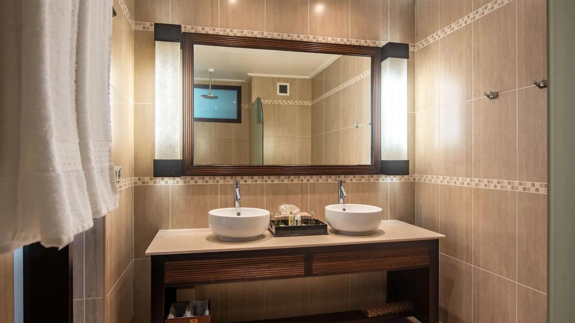 Doubletree By Hilton Seychelles Allamanda Resort & Spa Takamaka 4*,  Seychelles