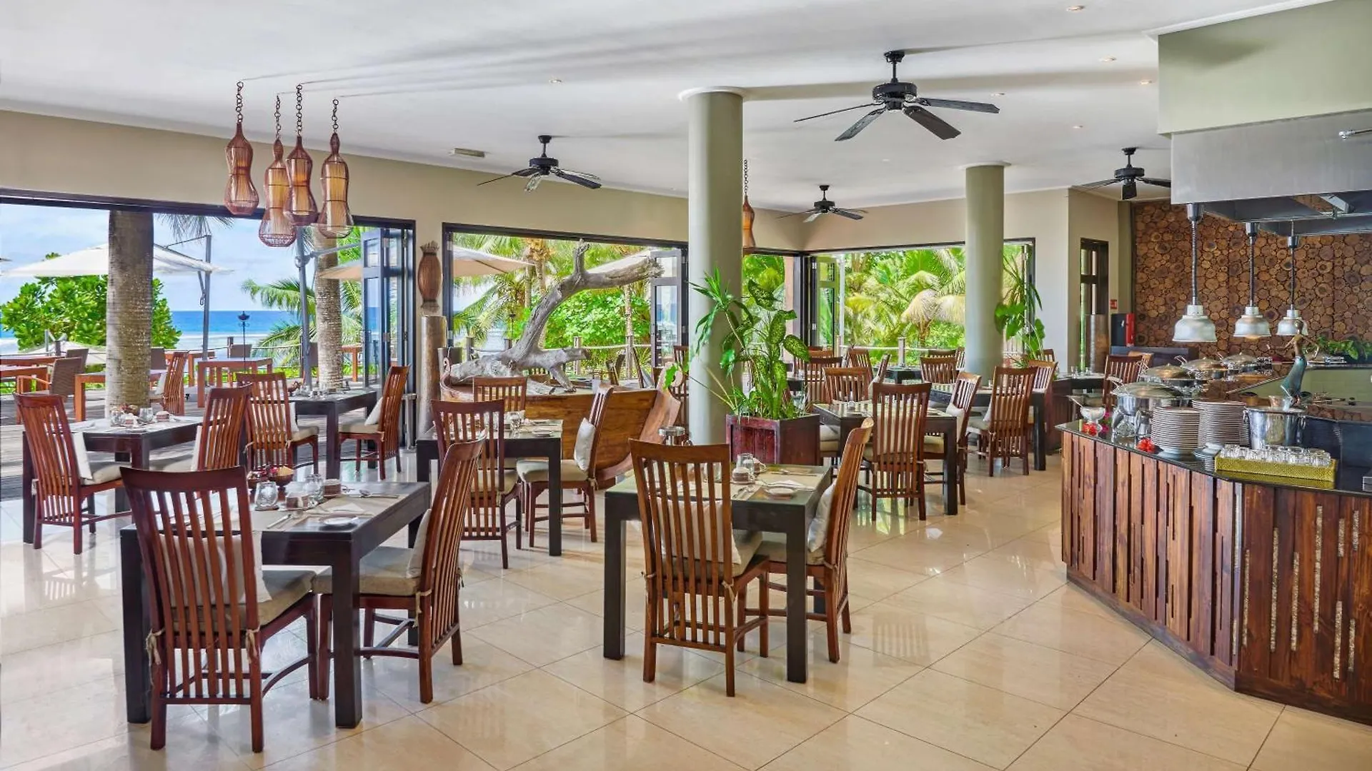 Doubletree By Hilton Seychelles Allamanda Resort & Spa Takamaka 4*,  Seychelles